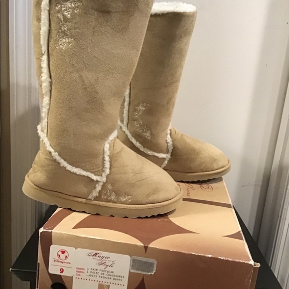 NWT RARE Disney store UGG - Picture 1 of 5